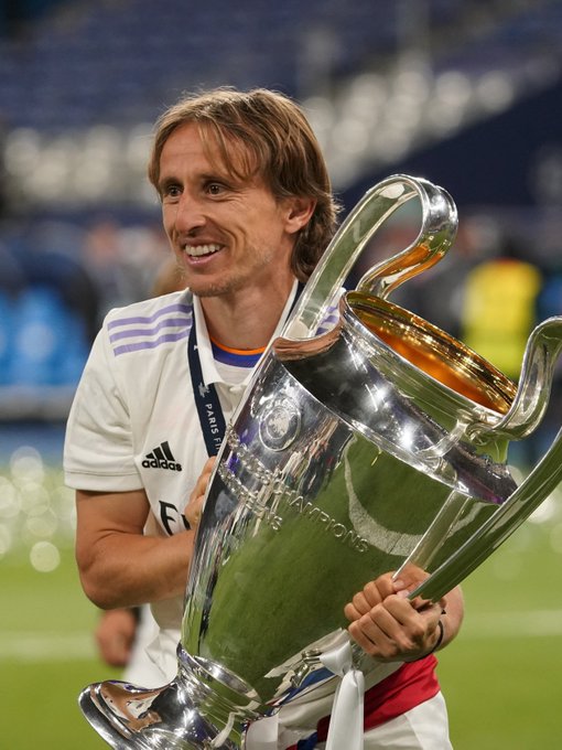 詹姆斯26+10助攻里程碑东契奇36+9 湖人逆转灰熊