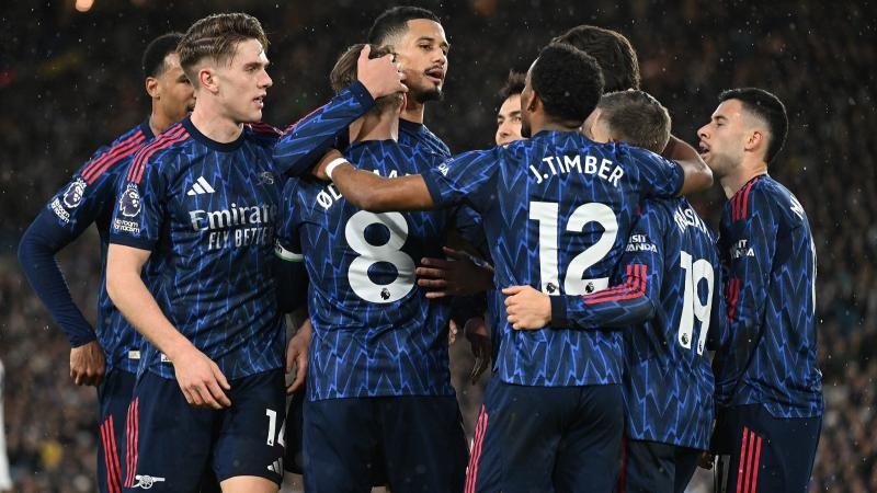 破解“长龙”迷思：连续开出 10 把庄后，下一把概率变了吗？（揭穿“长龙”神话：庄家连赢10局后，下一局概率是否变化？）